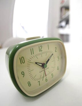 Reloj despertador Kikkerland AC08-G