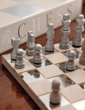Caja decorativa con set Printworks Board Game Chess Mirror