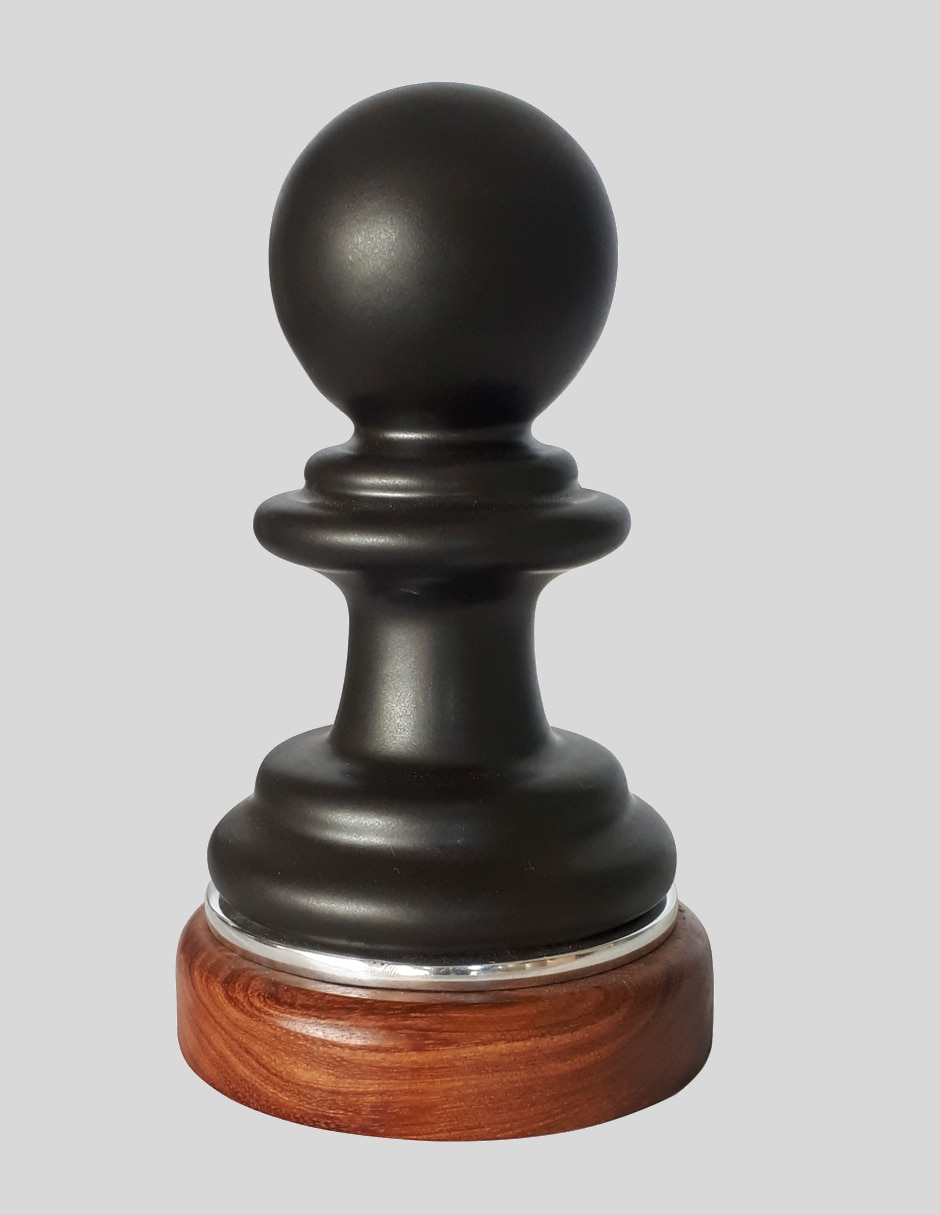 Figura de peón de cerámica