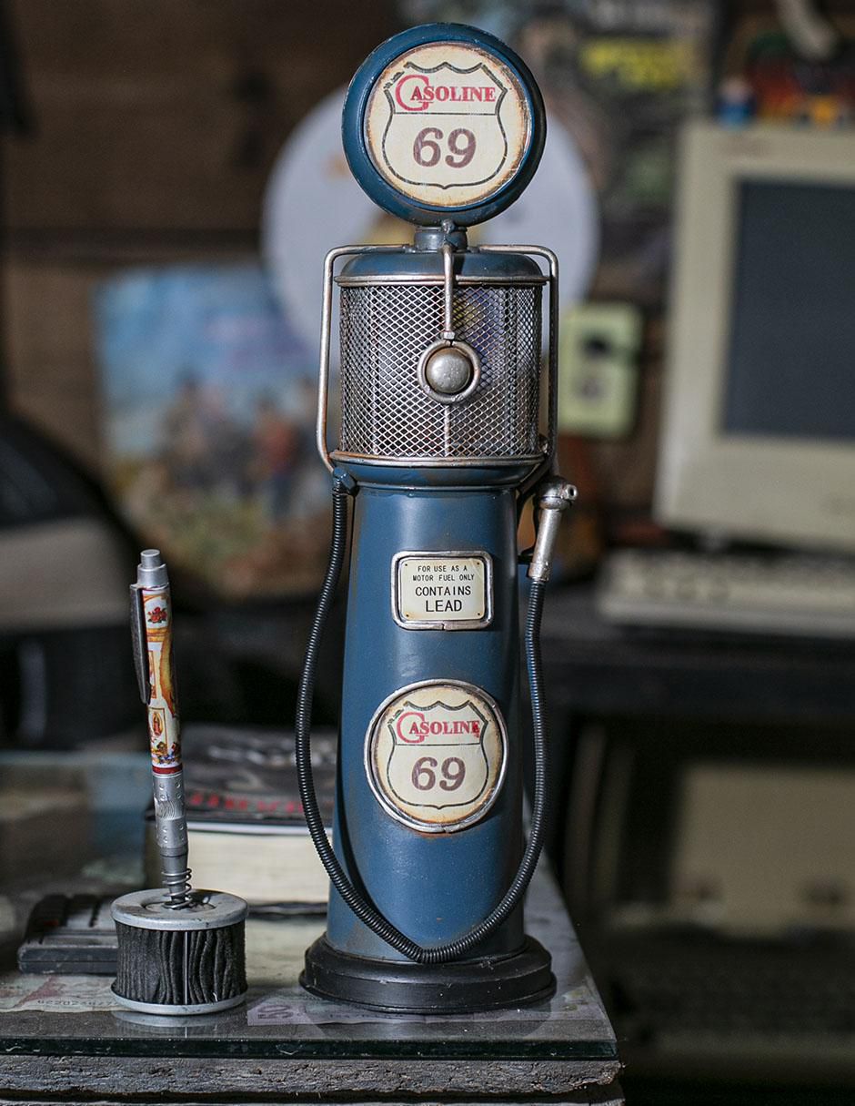 Figura de bomba de gas de metal 4