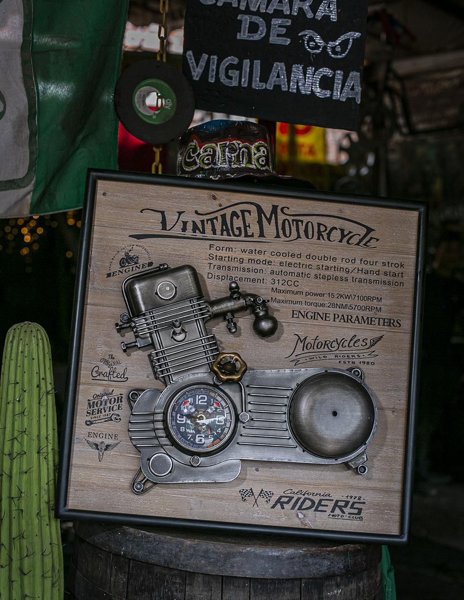 Reloj de pared de metal 2