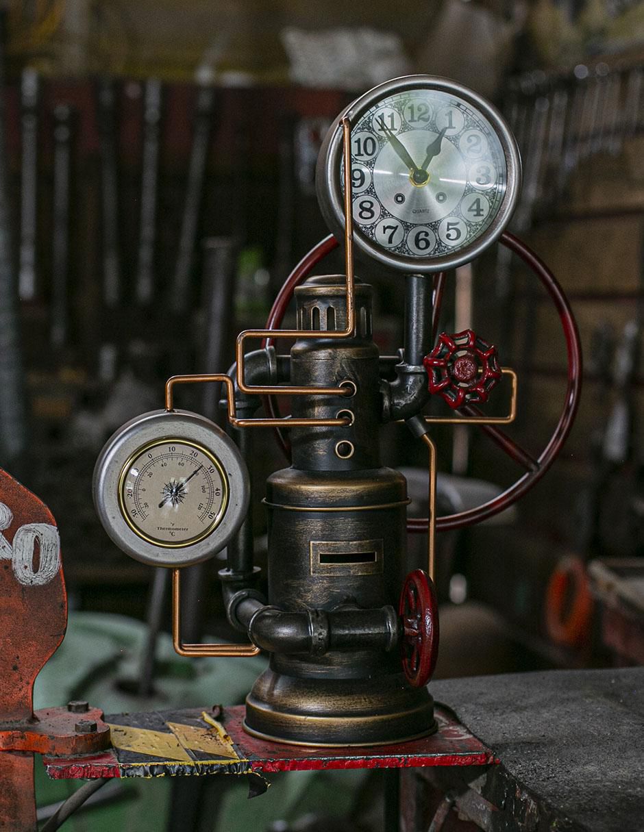 Reloj de mesa de metal 2