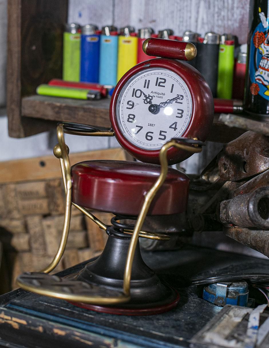 Reloj de mesa de metal 3