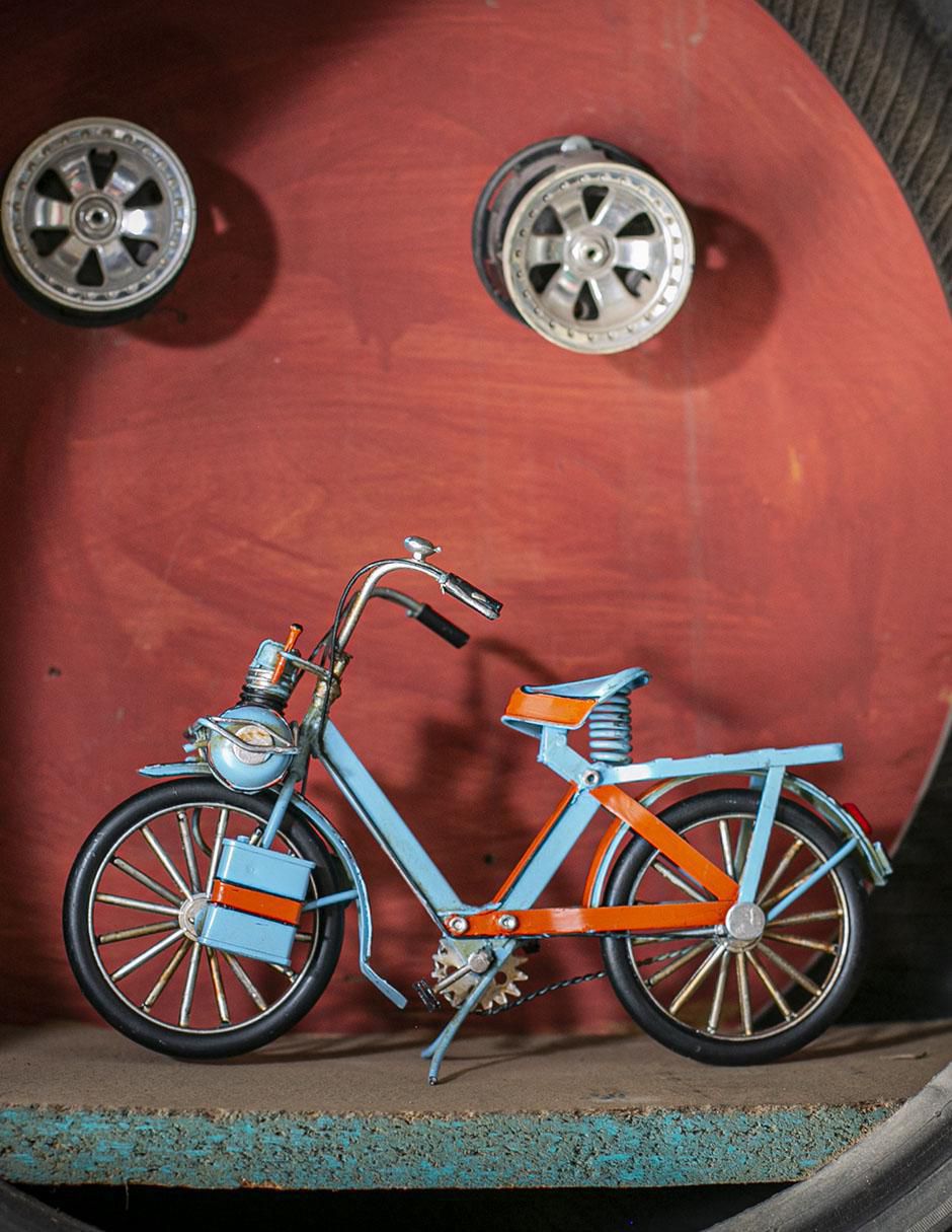 Figura de bicicleta de metal 4