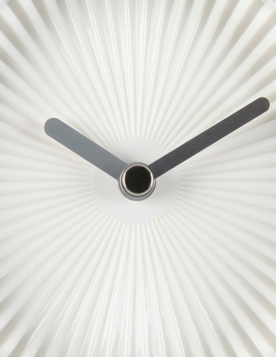 Reloj mesa de metal 4