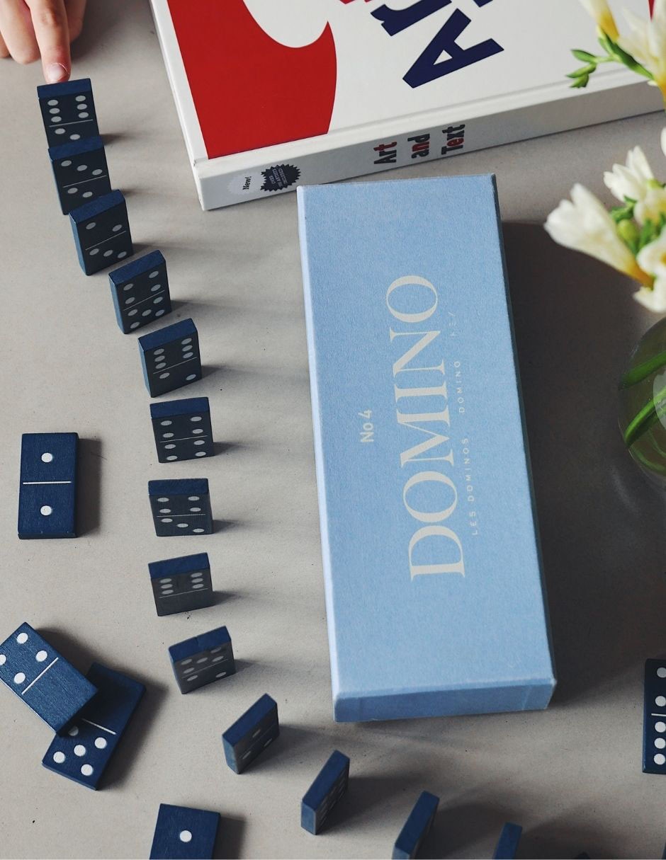Caja decorativa con set Domino 4