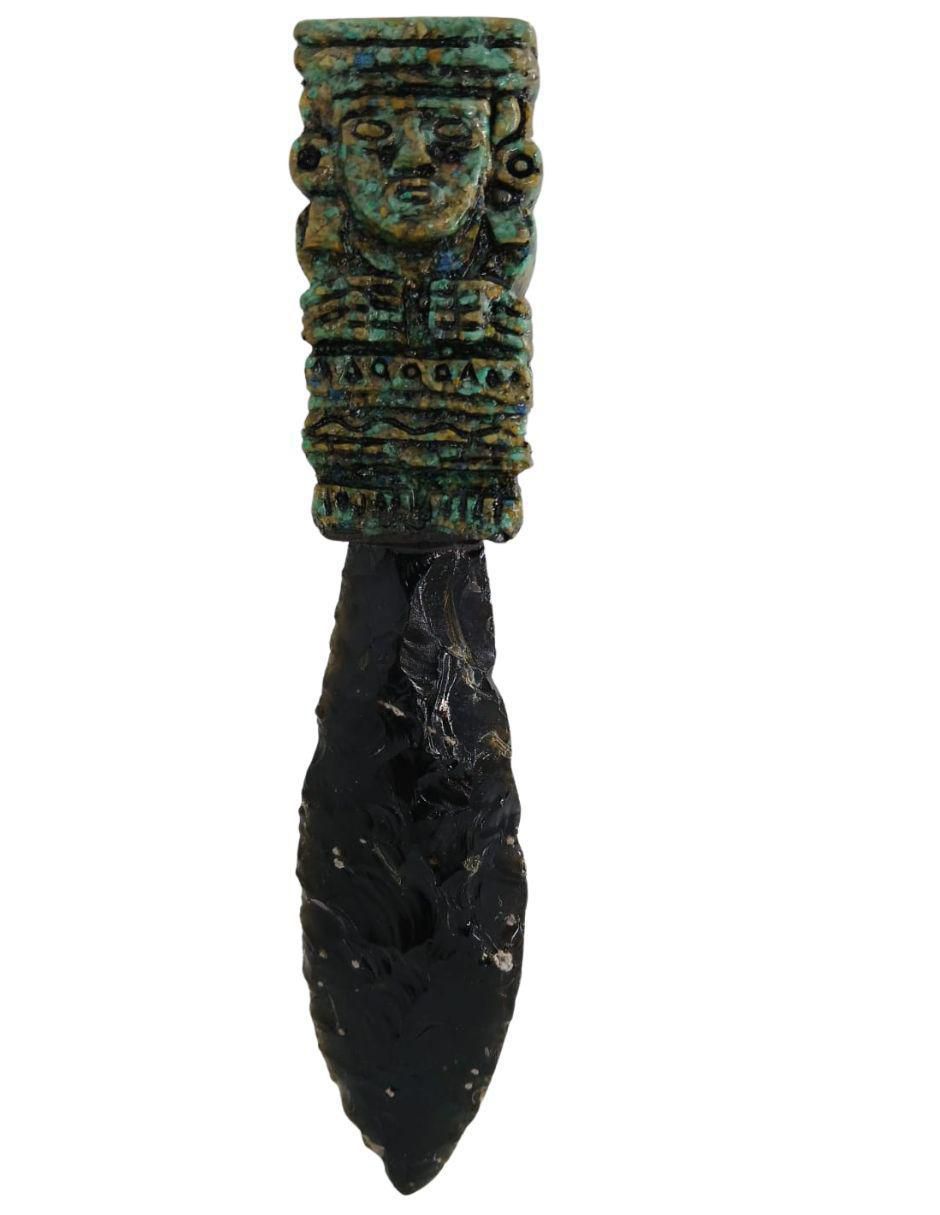 Figura de daga de vidrio