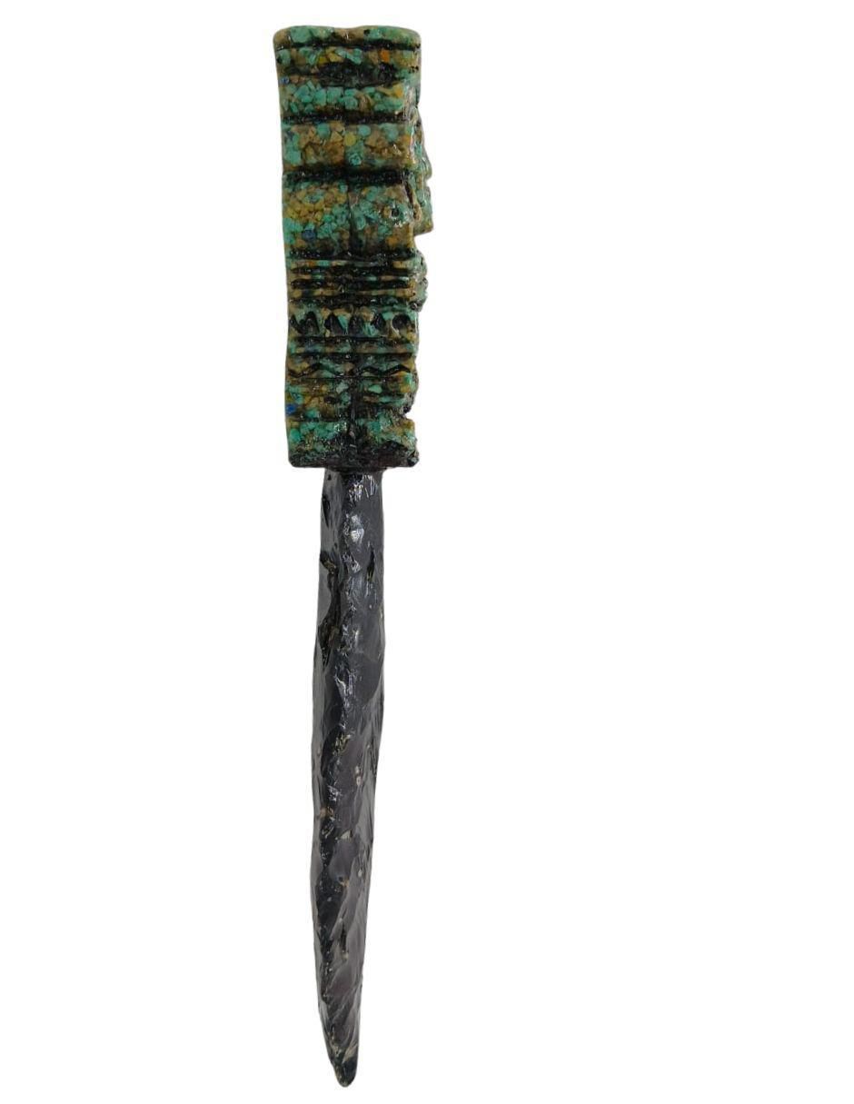 Figura de daga de vidrio 4